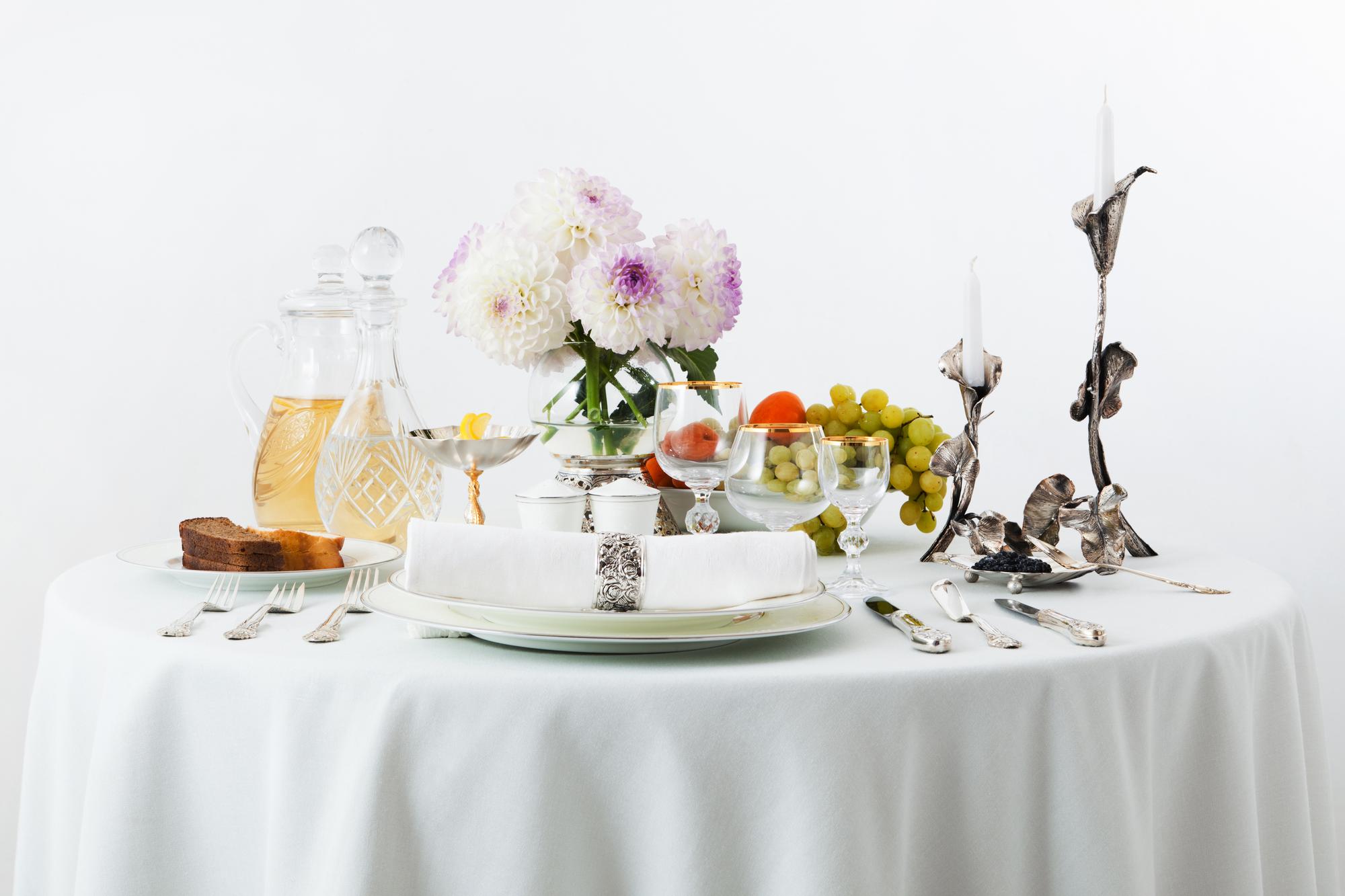 Catered event table setting with dishes